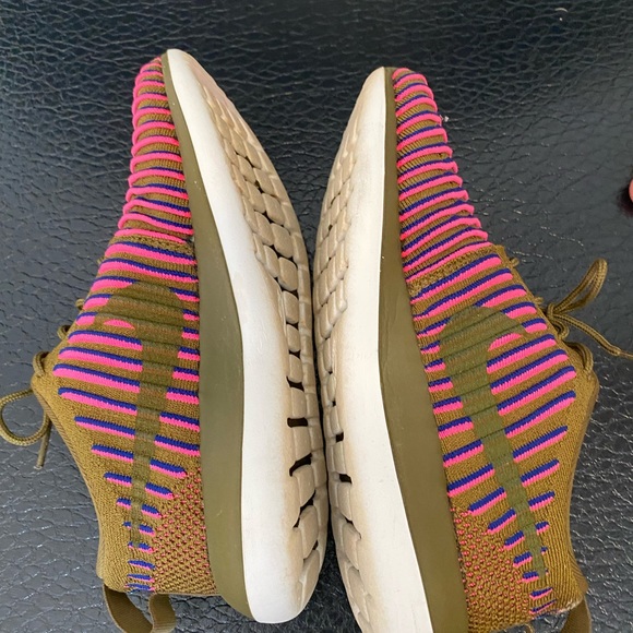 Nike Roshe 2 Pink Olive Running Shoes Womens Size 7 844929-300 - Picture 5 of 9